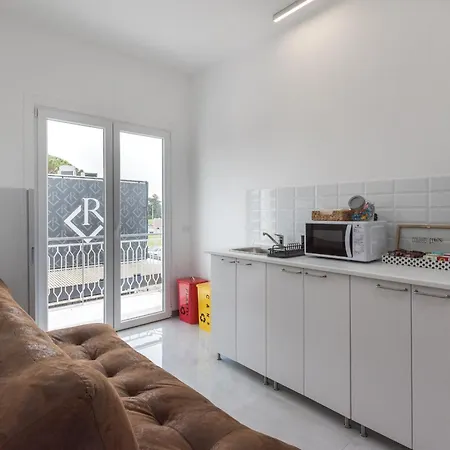Guest house Travelershome Airport 600m To Airport *