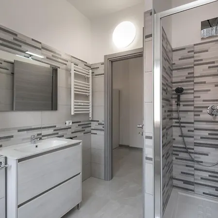 Travelershome Airport 600m To Airport Guest house Ciampino