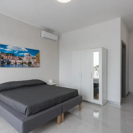 Travelershome Airport 600m To Airport Guest house *