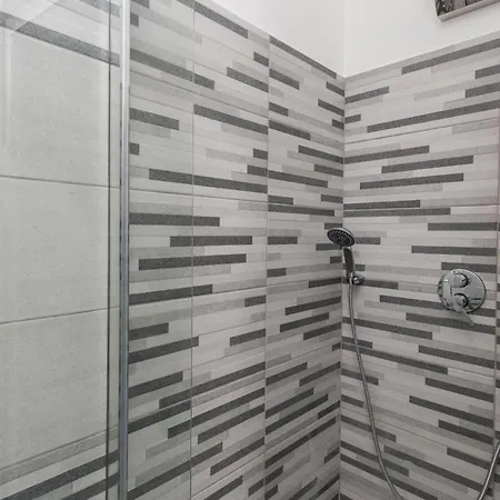 Guest house Travelershome Airport 600m To Airport