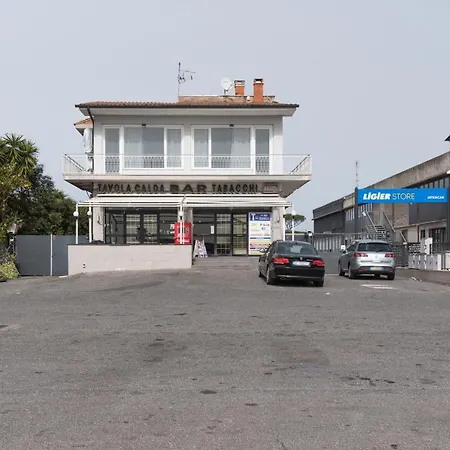 Travelershome Airport 600m To Airport Guest house Ciampino