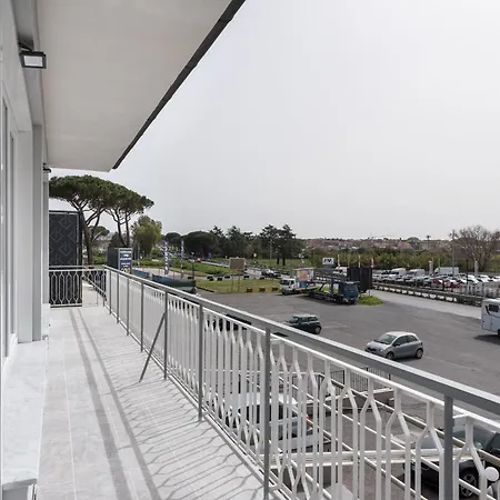 Guest house Travelershome Airport 600m To Airport *