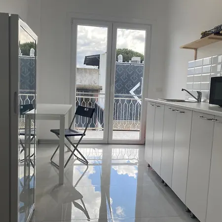 Travelershome Airport 600m To Airport Guest house
